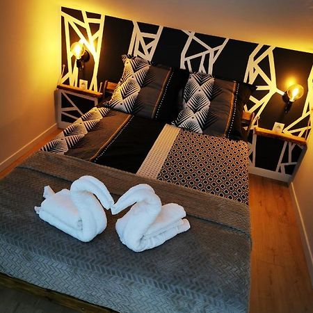 Appartement Neuf Climatise Sous Les Toits La Roche-Chalais 외부 사진