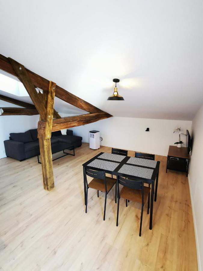Appartement Neuf Climatise Sous Les Toits La Roche-Chalais 외부 사진