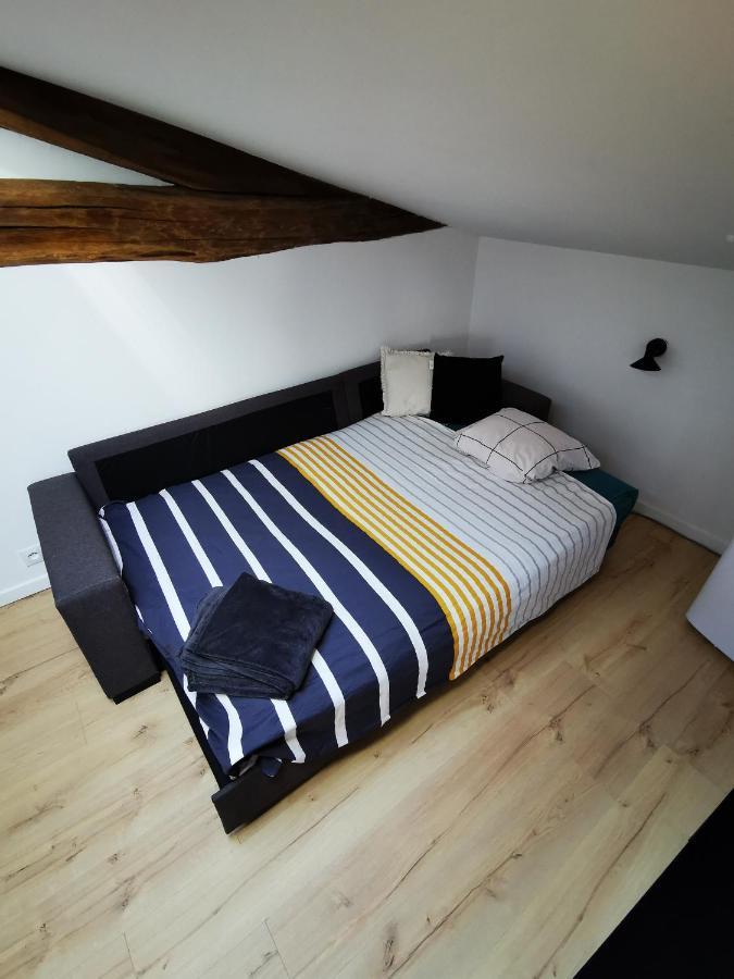 Appartement Neuf Climatise Sous Les Toits La Roche-Chalais 외부 사진