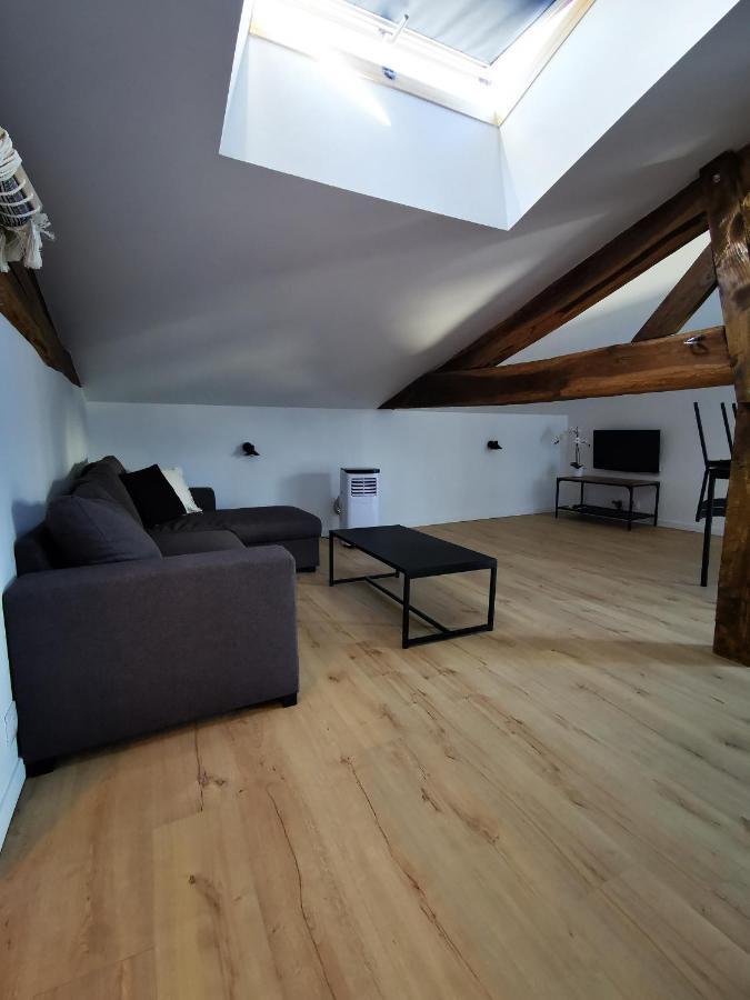 Appartement Neuf Climatise Sous Les Toits La Roche-Chalais 외부 사진